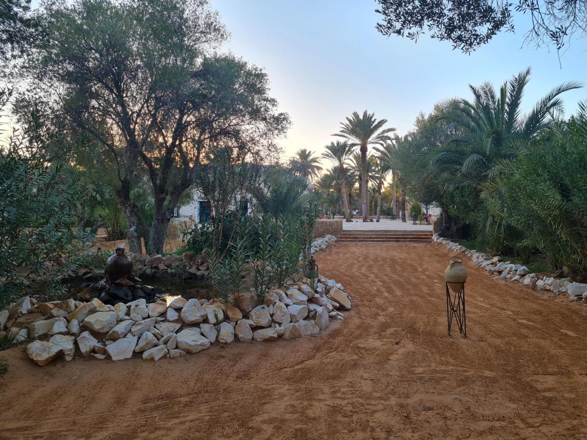 Hotel Pansy Qasr Ghilan Dış mekan fotoğraf